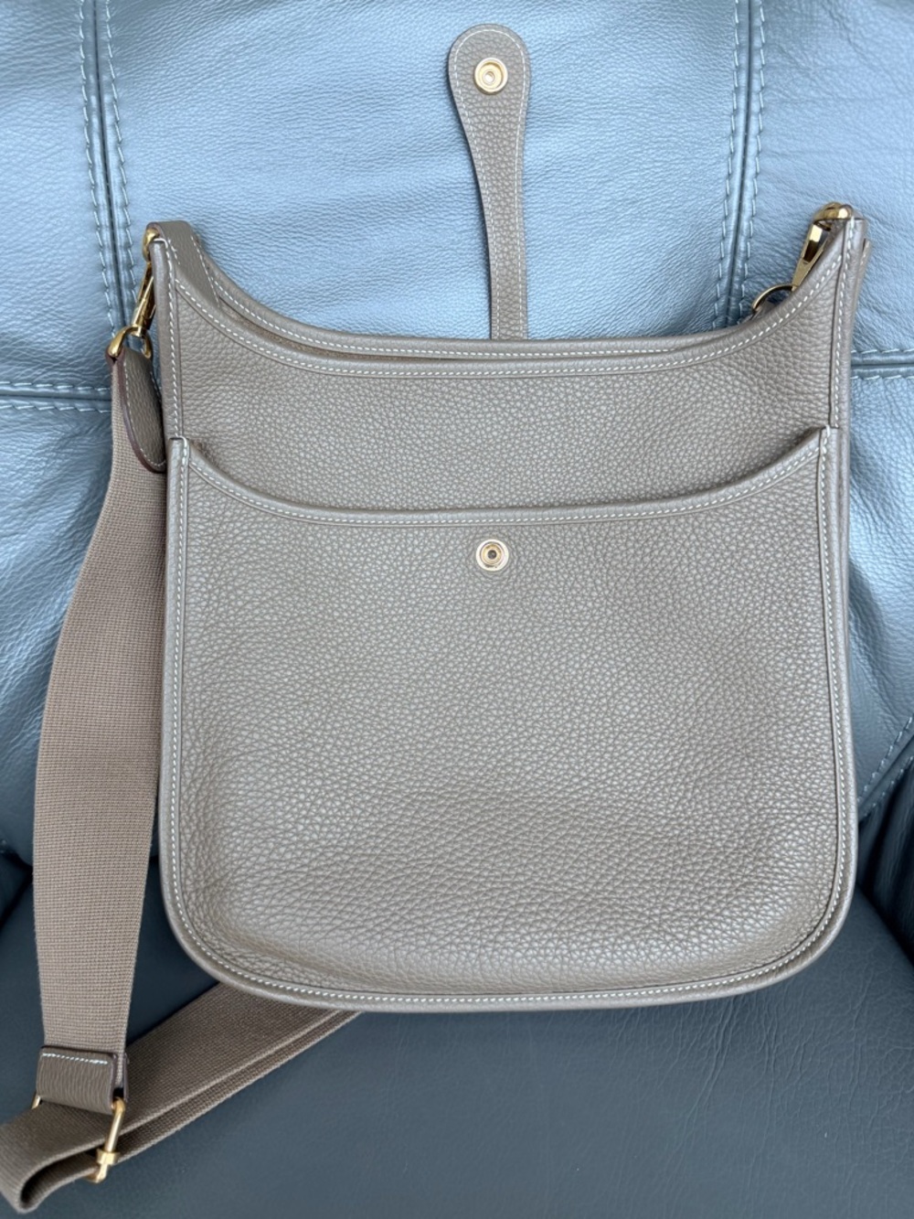 Hermès Evelyne III 29 Bag – Etoupe – Clemence Leather – Gold Hardware - Picture 5 of 17